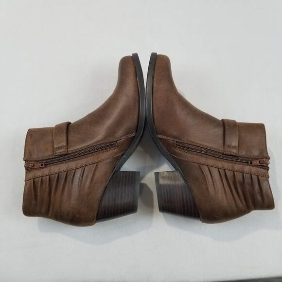 Baretraps Rudelle Ankle Boots Womens 8.5 Brown Faux Leather Zip Buckle Heel NEW - Picture 6 of 10